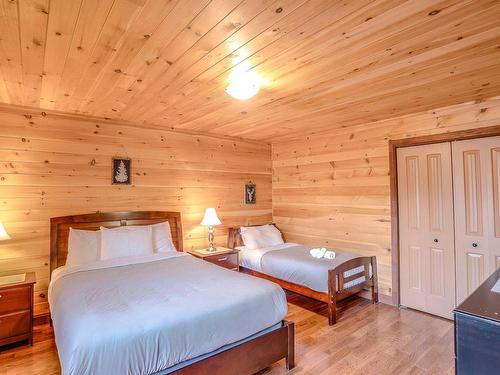 Bedroom - 65 Ch. Du Hameau, Petite-Rivière-Saint-François, QC - Indoor Photo Showing Bedroom