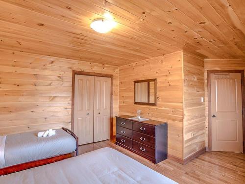 Bedroom - 65 Ch. Du Hameau, Petite-Rivière-Saint-François, QC - Indoor Photo Showing Bedroom