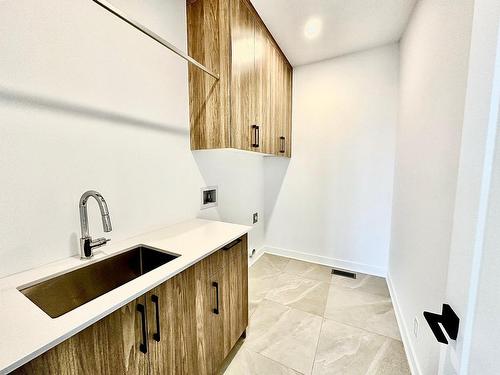 Salle de lavage - 2996 Rue Lareau, Carignan, QC - Indoor Photo Showing Kitchen