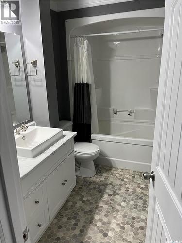 416 Main Street, Radville, SK - Indoor Photo Showing Bathroom
