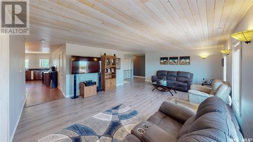 40 Longman Drive, Longlaketon Rm No. 219, SK - Indoor Photo Showing Living Room