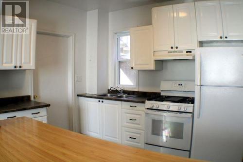 167 Andrew St, Sault Ste Marie, ON - Indoor Photo Showing Kitchen With Double Sink