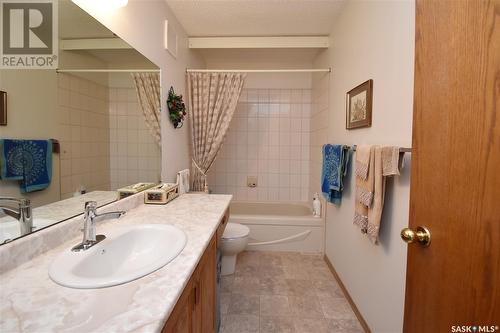 204 408 Heritage Drive, Estevan, SK - Indoor Photo Showing Bathroom