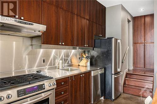 170 Cathcart Street Unit#17, Ottawa, ON - Indoor Photo Showing Kitchen With Upgraded Kitchen