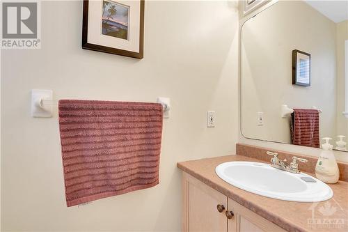 62 Jardin Private, Ottawa, ON - Indoor Photo Showing Bathroom