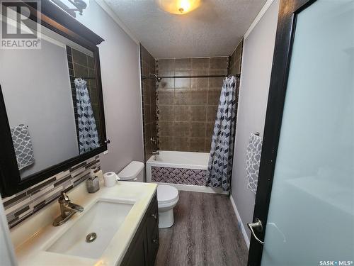 411 Main Street, Kipling, SK - Indoor Photo Showing Bathroom