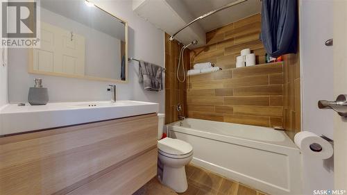 26 Hooper Bay, Regina, SK - Indoor Photo Showing Bathroom