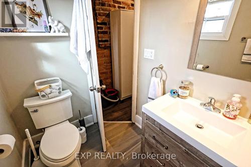 29 Cliff Ave, Hamilton, ON - Indoor Photo Showing Bathroom