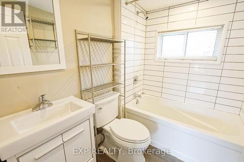 29 Cliff Ave, Hamilton, ON - Indoor Photo Showing Bathroom