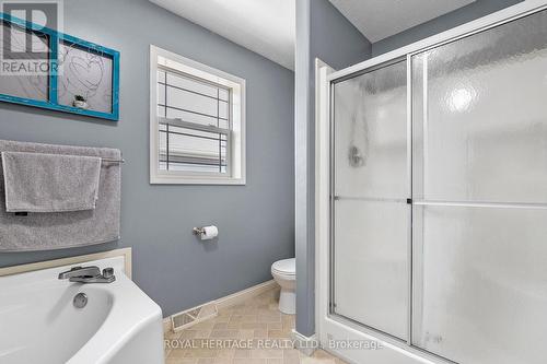 53 Creekside Circ, Kawartha Lakes, ON - Indoor Photo Showing Bathroom