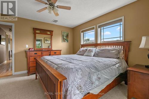 53 Creekside Circ, Kawartha Lakes, ON - Indoor Photo Showing Bedroom