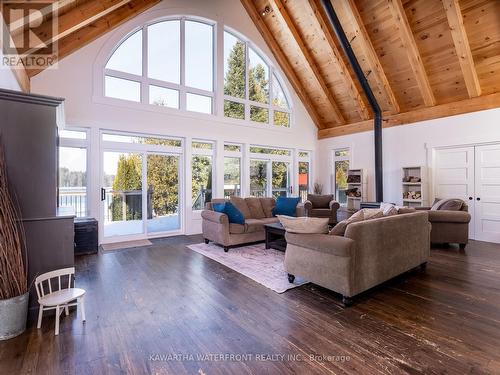 37 Duncombe Drive, Kawartha Lakes, ON - Indoor Photo Showing Living Room