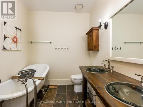 37 Duncombe Dr, Kawartha Lakes, ON - Indoor Photo Showing Bathroom