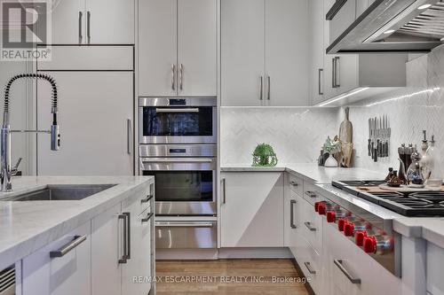 1293 Woodland Ave, Mississauga, ON - Indoor Photo Showing Kitchen With Upgraded Kitchen
