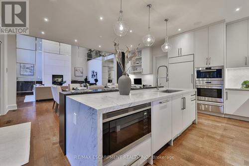1293 Woodland Ave, Mississauga, ON - Indoor Photo Showing Kitchen With Upgraded Kitchen