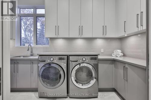 1293 Woodland Ave, Mississauga, ON - Indoor Photo Showing Laundry Room