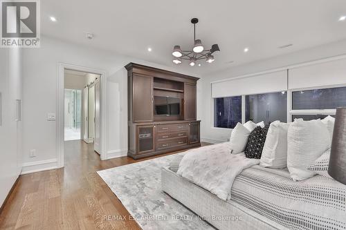 1293 Woodland Ave, Mississauga, ON - Indoor Photo Showing Bedroom