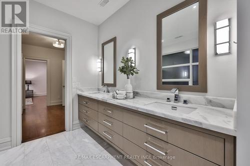 1293 Woodland Ave, Mississauga, ON - Indoor Photo Showing Bathroom