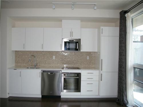 460 Adelaide Street E|Unit #622, Toronto, ON - Indoor Photo Showing Kitchen With Upgraded Kitchen