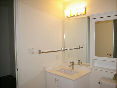 460 Adelaide Street E|Unit #622, Toronto, ON - Indoor Photo Showing Bathroom