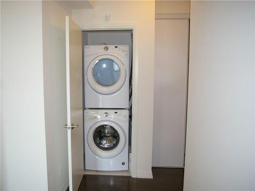 460 Adelaide Street E|Unit #622, Toronto, ON - Indoor Photo Showing Laundry Room