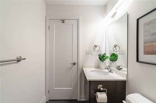 4 Concord Place, Grimsby, ON - Indoor Photo Showing Bathroom