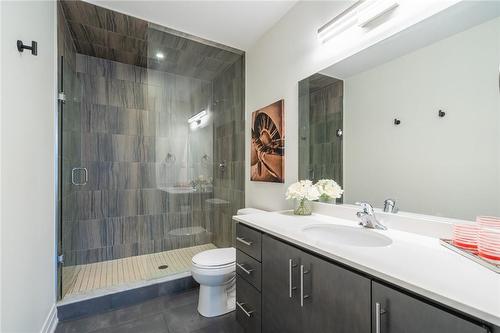 4 Concord Place, Grimsby, ON - Indoor Photo Showing Bathroom