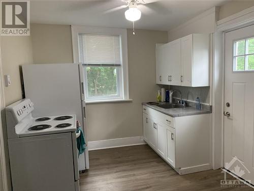 58 Harvey Street, Perth, ON - Indoor Photo Showing Laundry Room