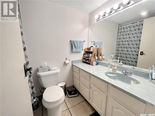 202 699 28Th Street W, Prince Albert, SK - Indoor Photo Showing Bathroom