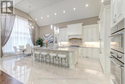 223 Crestwood Rd, Vaughan, ON - Indoor Photo Showing Kitchen With Upgraded Kitchen