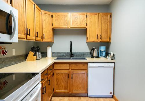 100 - 5369 Ski Hill Road, Fernie, BC - Indoor Photo Showing Kitchen With Double Sink