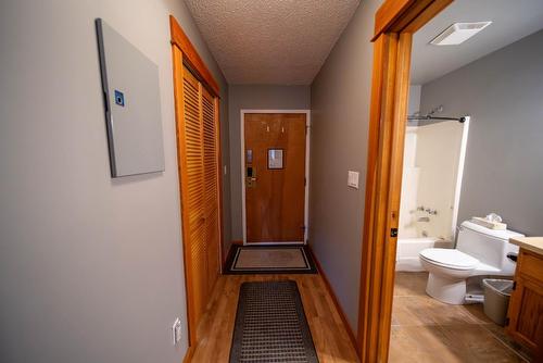 100 - 5369 Ski Hill Road, Fernie, BC - Indoor Photo Showing Bathroom
