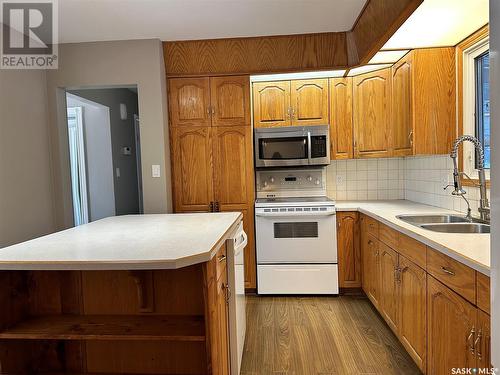 1208 11Th Avenue, Humboldt, SK - Indoor Photo Showing Kitchen With Double Sink