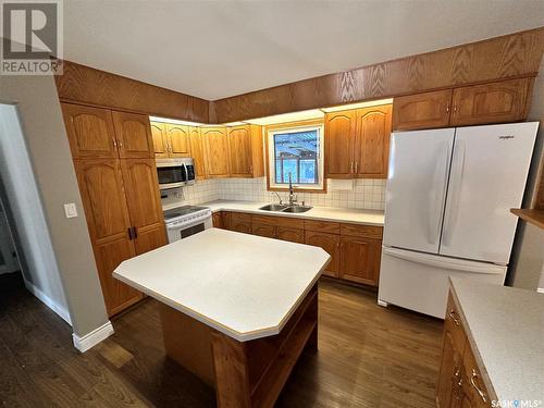 1208 11Th Avenue, Humboldt, SK - Indoor Photo Showing Kitchen With Double Sink