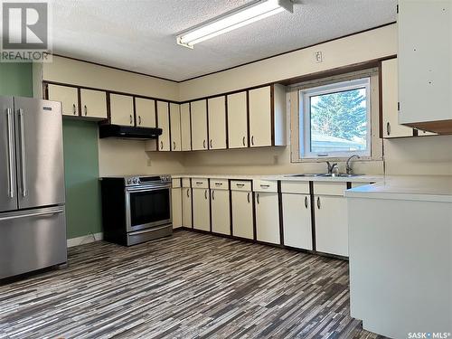 919 12Th Street, Humboldt, SK - Indoor Photo Showing Kitchen With Double Sink