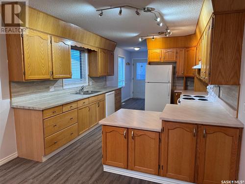 731 7Th Street, Humboldt, SK - Indoor Photo Showing Kitchen With Double Sink