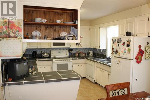 47 Bantry Street, Lanigan, SK - Indoor Photo Showing Kitchen With Double Sink