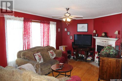 47 Bantry Street, Lanigan, SK - Indoor Photo Showing Living Room
