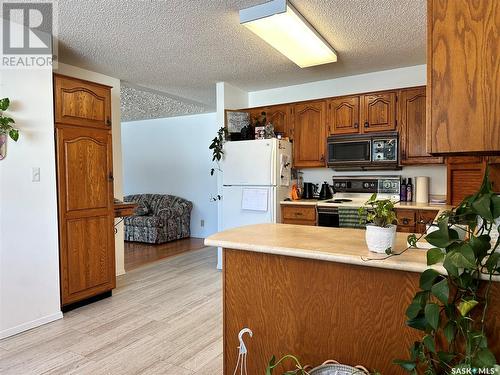 930 13Th Street, Humboldt, SK - Indoor Photo Showing Kitchen