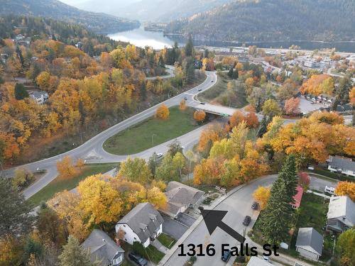 1316 Falls Street, Nelson, BC - Outdoor With View