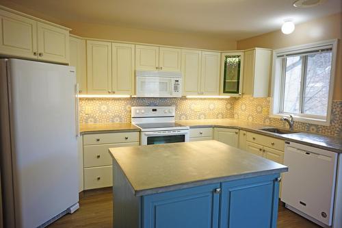 1316 Falls Street, Nelson, BC - Indoor Photo Showing Kitchen