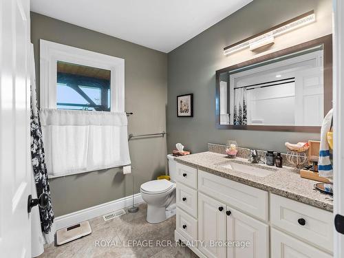 100 Harris Cres, Southgate, ON - Indoor Photo Showing Bathroom
