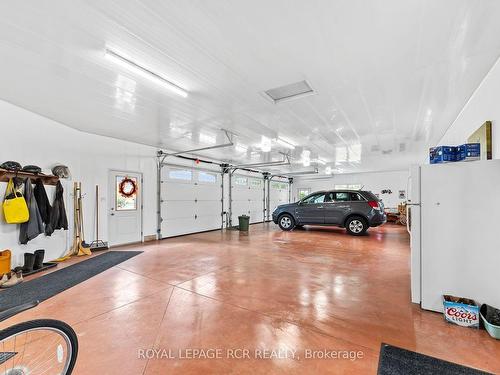 100 Harris Cres, Southgate, ON - Indoor Photo Showing Garage