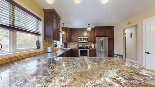 2918 Westview Road, Cranbrook, BC - Indoor Photo Showing Kitchen With Upgraded Kitchen