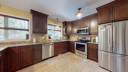 2918 Westview Road, Cranbrook, BC - Indoor Photo Showing Kitchen With Double Sink
