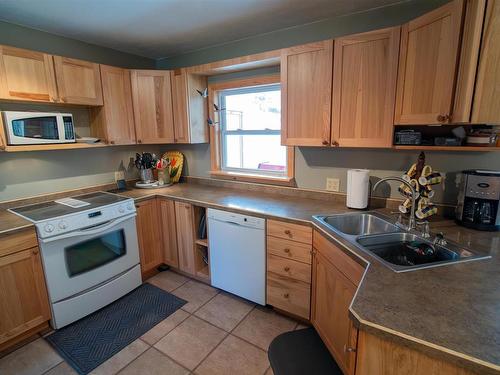 20 Dubois Road N, Sioux Narrows, ON - Indoor Photo Showing Kitchen With Double Sink