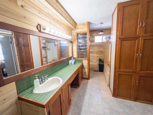 1320 Rocky Heights Road, Kenora, ON - Indoor Photo Showing Bathroom