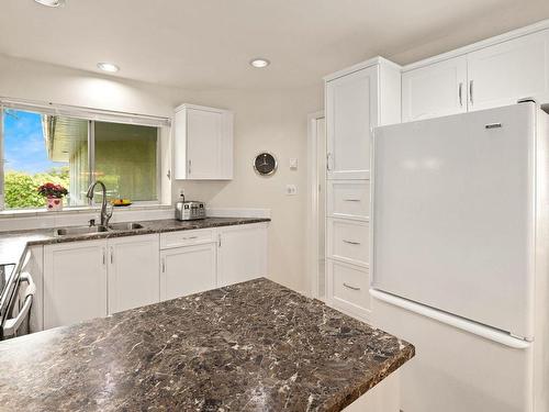 3468 Arbutus Dr South, Cobble Hill, BC - Indoor Photo Showing Kitchen With Double Sink
