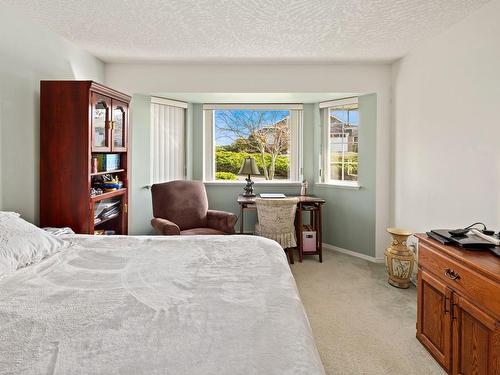 3468 Arbutus Dr South, Cobble Hill, BC - Indoor Photo Showing Bedroom