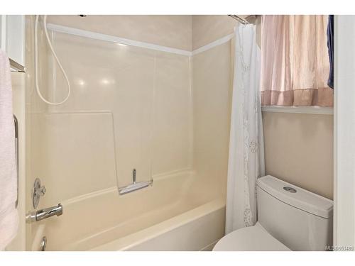 3468 Arbutus Dr South, Cobble Hill, BC - Indoor Photo Showing Bathroom